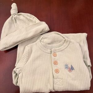 Baby Essentials light green baby set | 3months